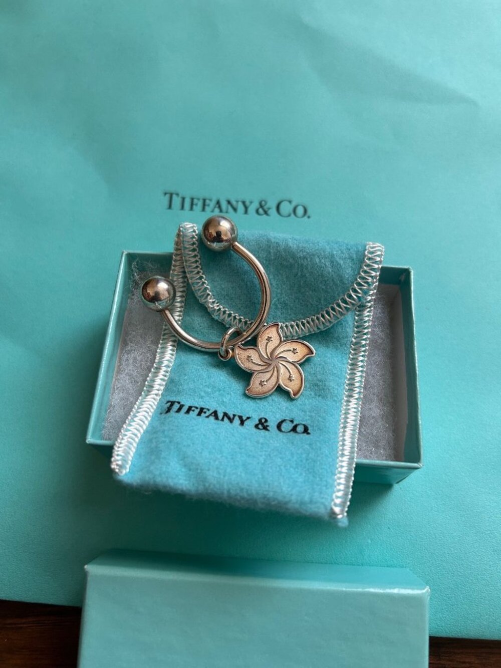 TIFFANY & CO. Sterling Key Ring Flower shape key chain vintage with box and bag